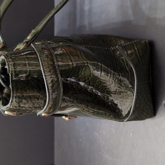 Liz Claiborne Large Dark Green Faux Croc Leather Shoulder Bag. - Picture 7 of 15